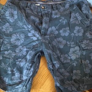St. John's Bay Floral Patterned Cargo Shorts - Blue